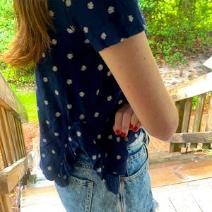 Daisy tee with ruffle detail on sides Old Navy size 10/12